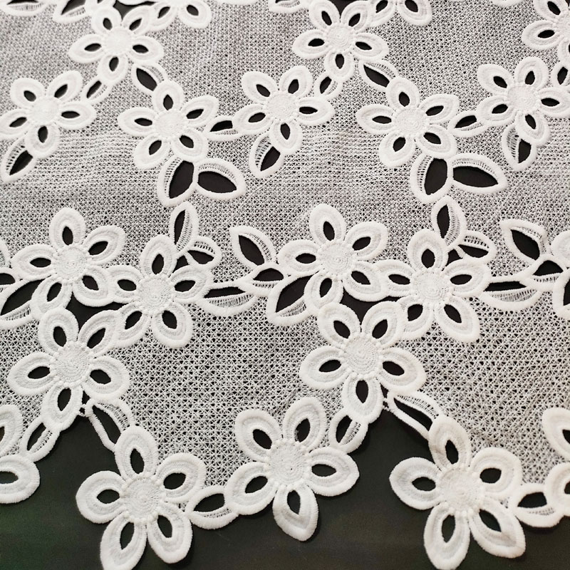 Elegant White Hollowed Flower Pattern Wedding Lace Tablecloth XS1660