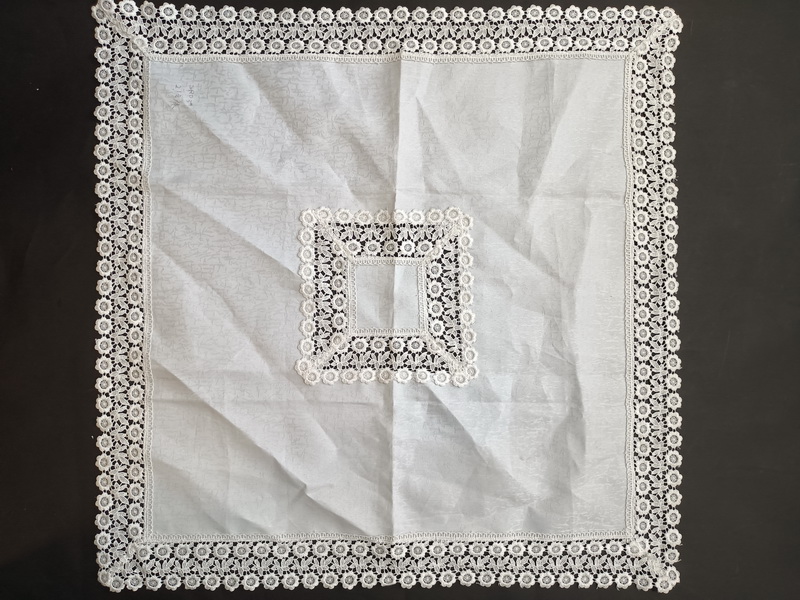 Square Handmade Solid Color Lace Border Tablecloth for Elegant Dining XS1728
