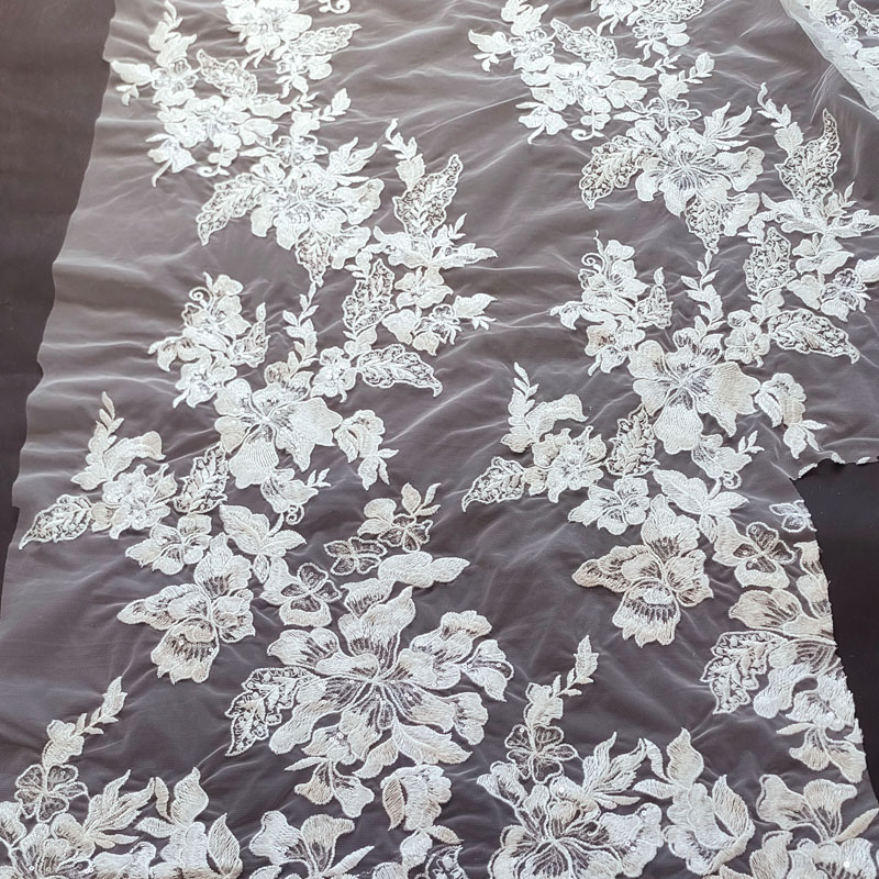 Delicate Floral Embroidered Lace Fabric for Wedding Dress XF6158